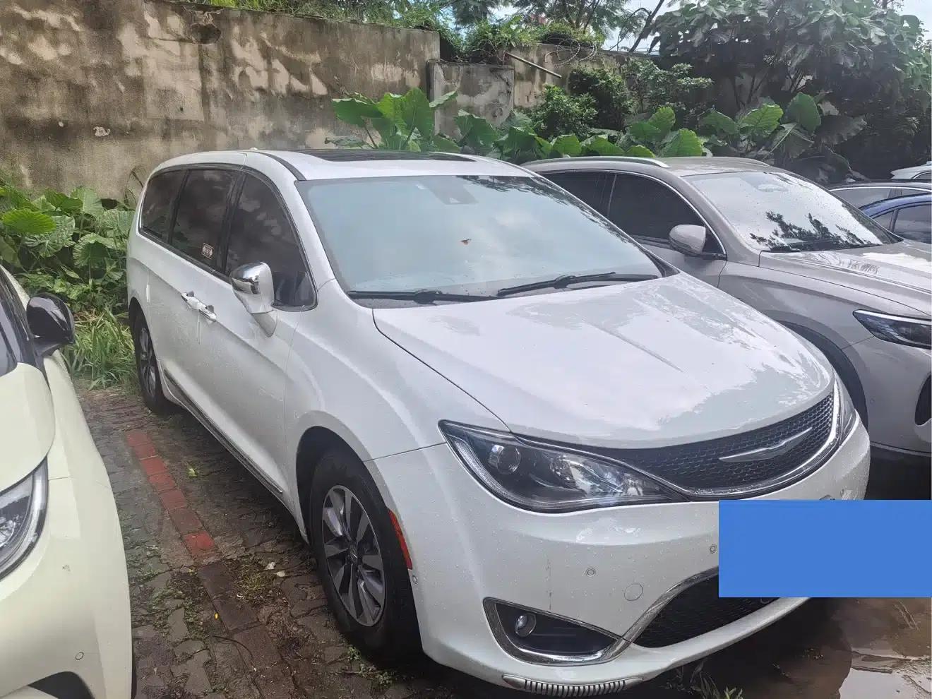 2019 Chrysler Grand Voyager PHEV (Imported) 3.6L Plug-in Hybrid — миниатюра 3