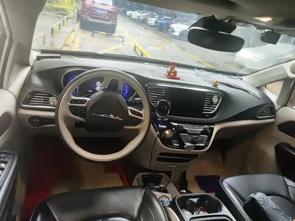 2019 Chrysler Grand Voyager PHEV (Imported) 3.6L Plug-in Hybrid — миниатюра 5