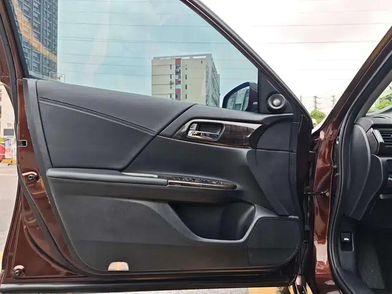 2015 Honda Accord 2.4L EX Luxury Edition — миниатюра 26