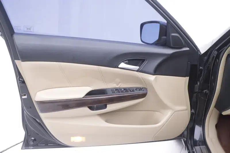 2013 Honda Accord 2.0L SE — миниатюра 10