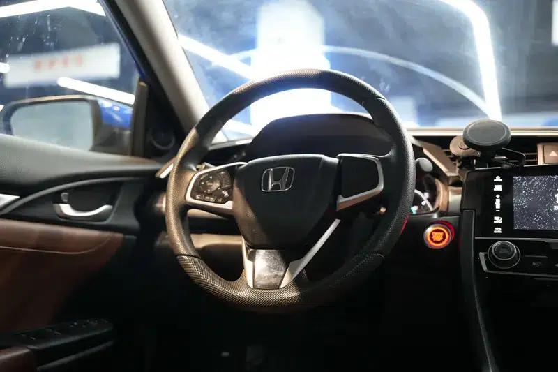 2016 Civic 220TURBO CVT Luxury Edition — миниатюра 13