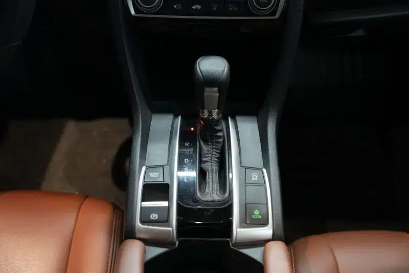 2016 Civic 220TURBO CVT Luxury Edition — миниатюра 14