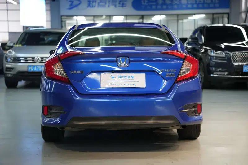 2016 Civic 220TURBO CVT Luxury Edition — миниатюра 5