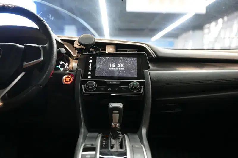 2016 Civic 220TURBO CVT Luxury Edition — миниатюра 9