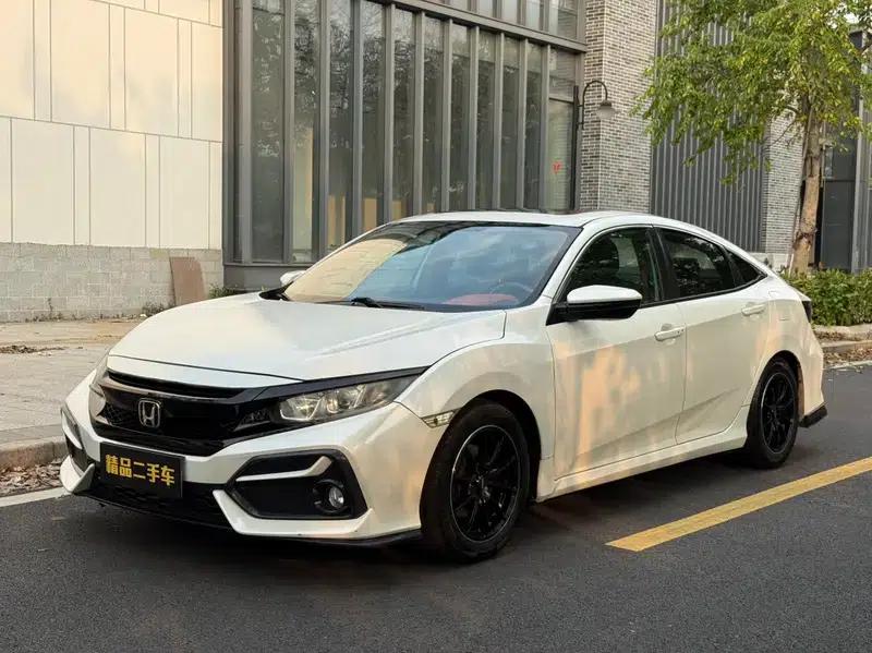2016 Civic 220TURBO CVT Luxury Edition — миниатюра 1