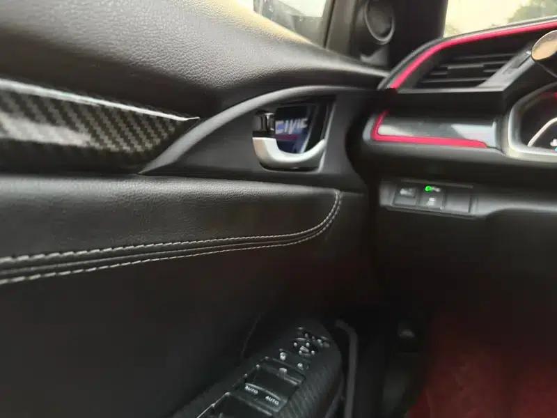 2016 Civic 220TURBO CVT Luxury Edition — миниатюра 11