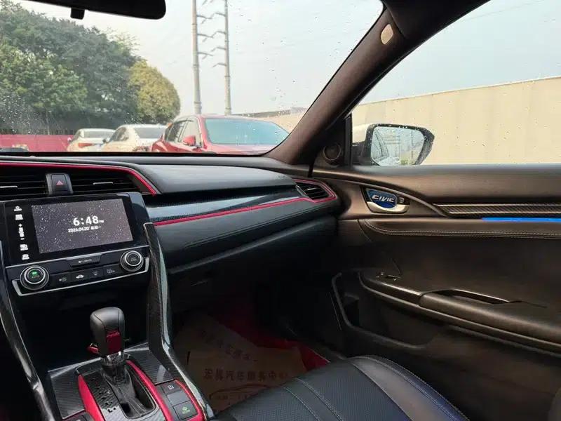 2016 Civic 220TURBO CVT Luxury Edition — миниатюра 12