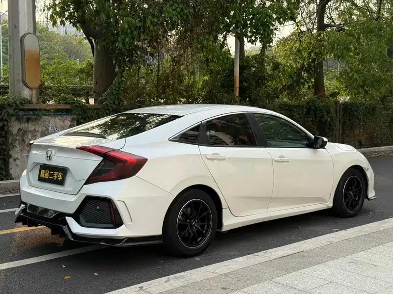 2016 Civic 220TURBO CVT Luxury Edition — миниатюра 4