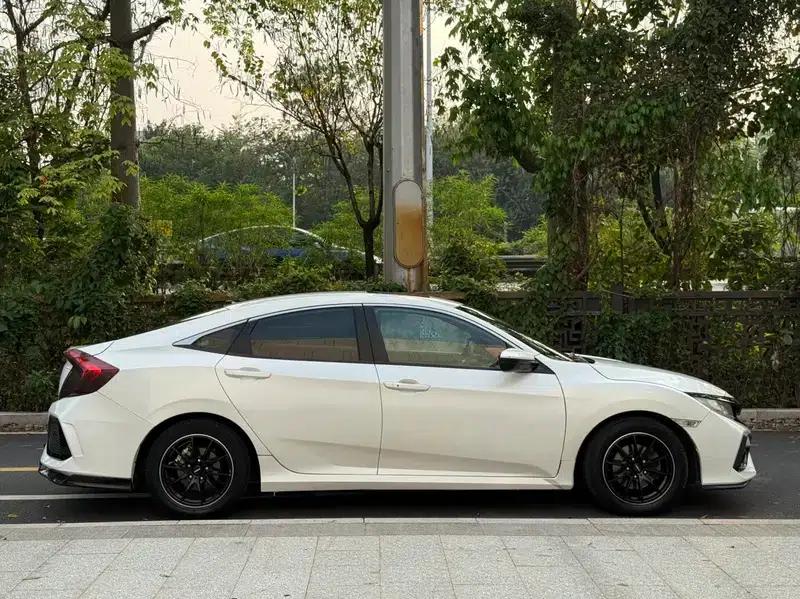 2016 Civic 220TURBO CVT Luxury Edition — миниатюра 5