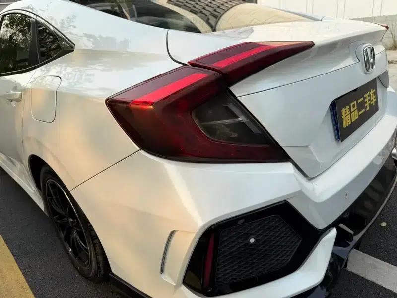 2016 Civic 220TURBO CVT Luxury Edition — миниатюра 6