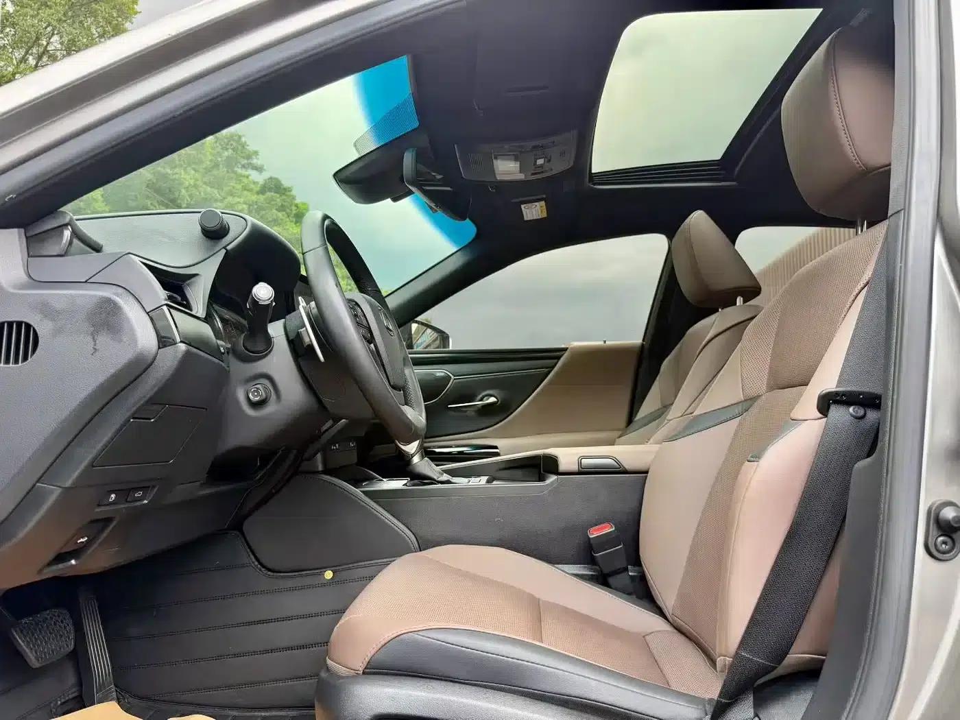 Lexus ES 2022 300h Premium Edition — миниатюра 2