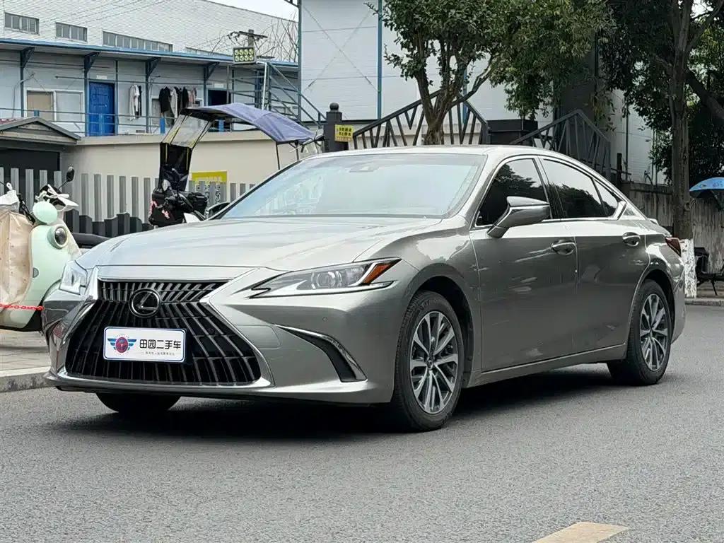 Lexus ES 2022 300h Premium Edition — миниатюра 1