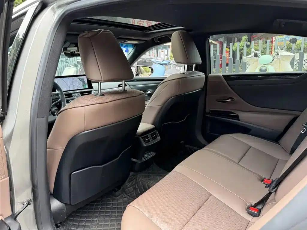 Lexus ES 2022 300h Premium Edition — миниатюра 11