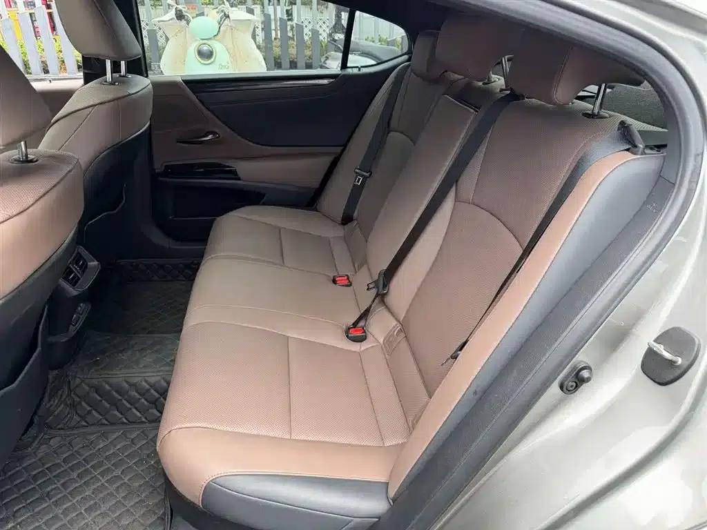Lexus ES 2022 300h Premium Edition — миниатюра 12