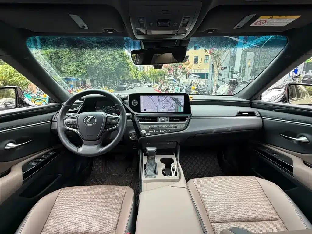 Lexus ES 2022 300h Premium Edition — миниатюра 13