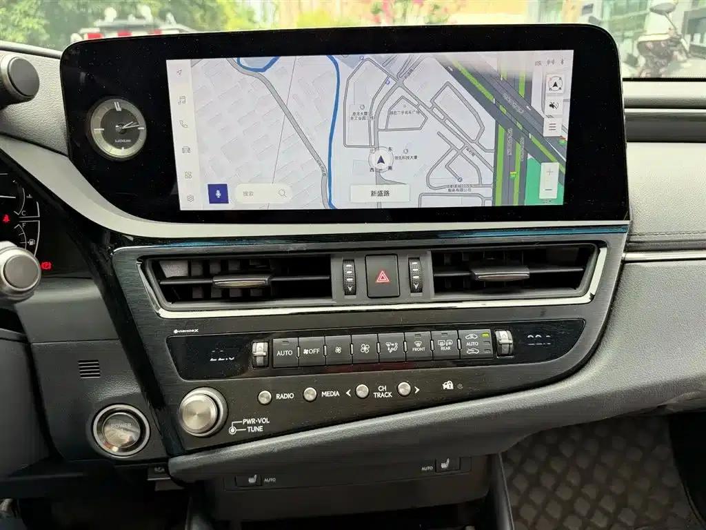 Lexus ES 2022 300h Premium Edition — миниатюра 10