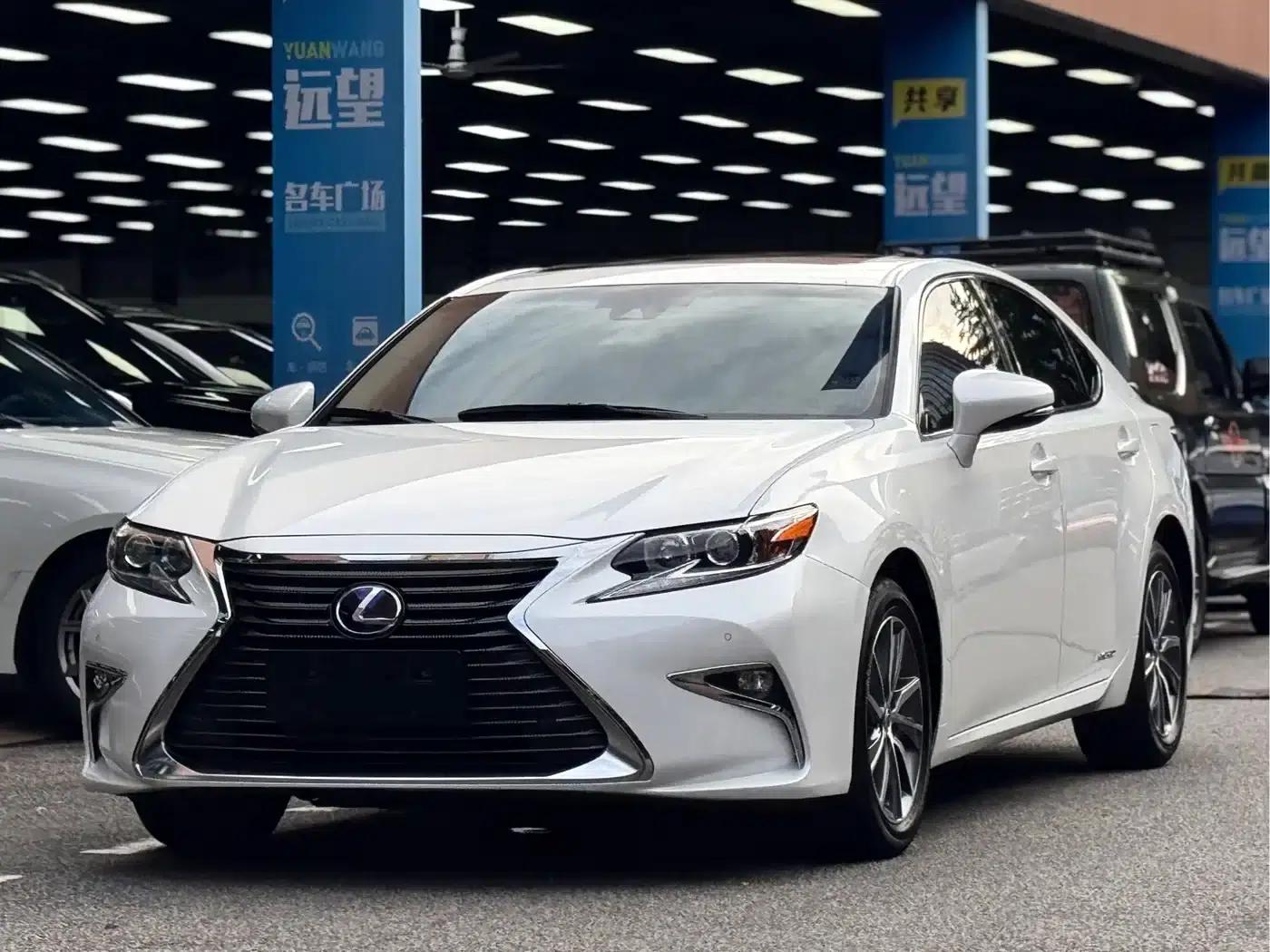 Lexus ES 2015 300h Comfort Edition — миниатюра 1