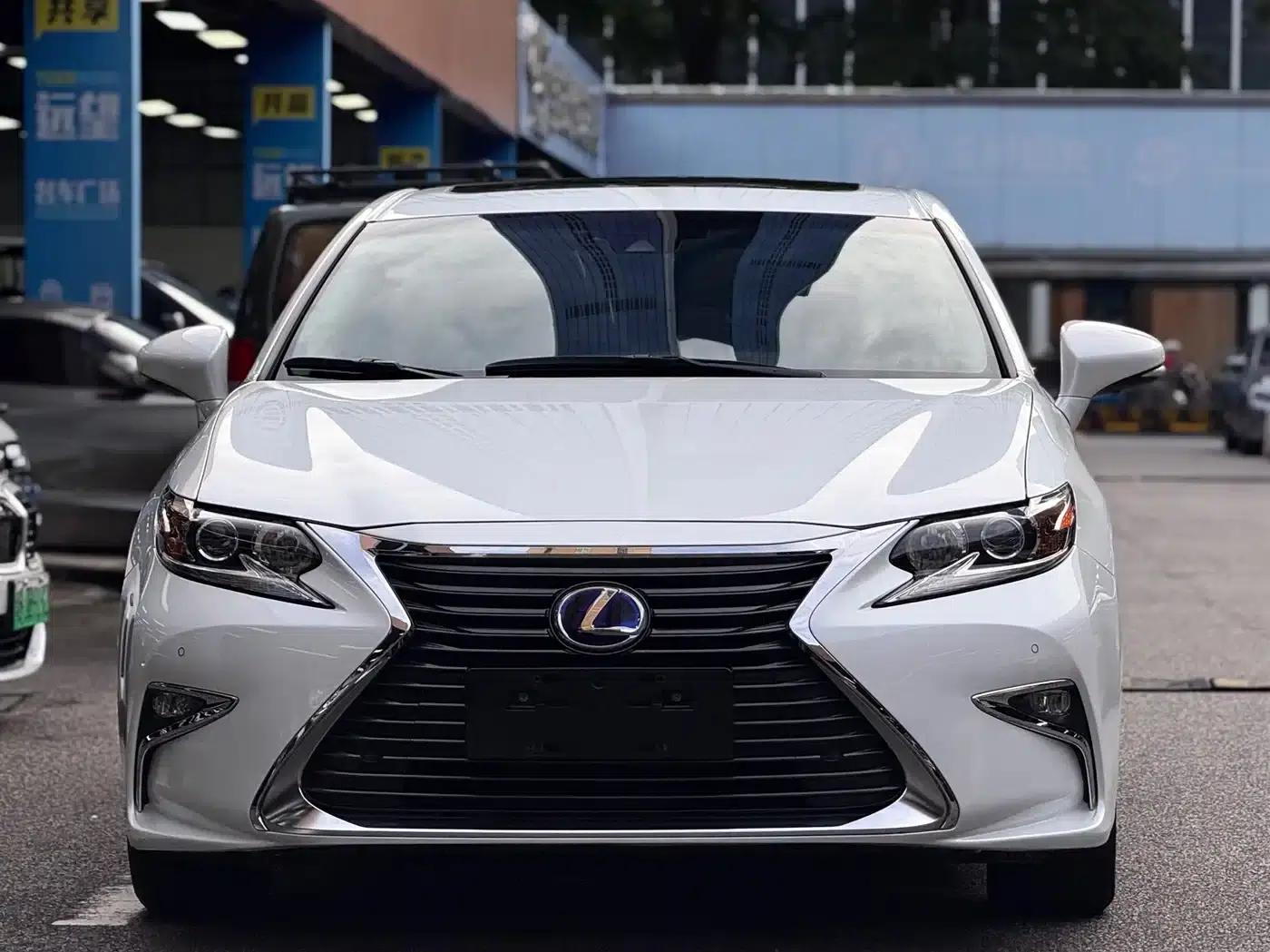 Lexus ES 2015 300h Comfort Edition — миниатюра 2