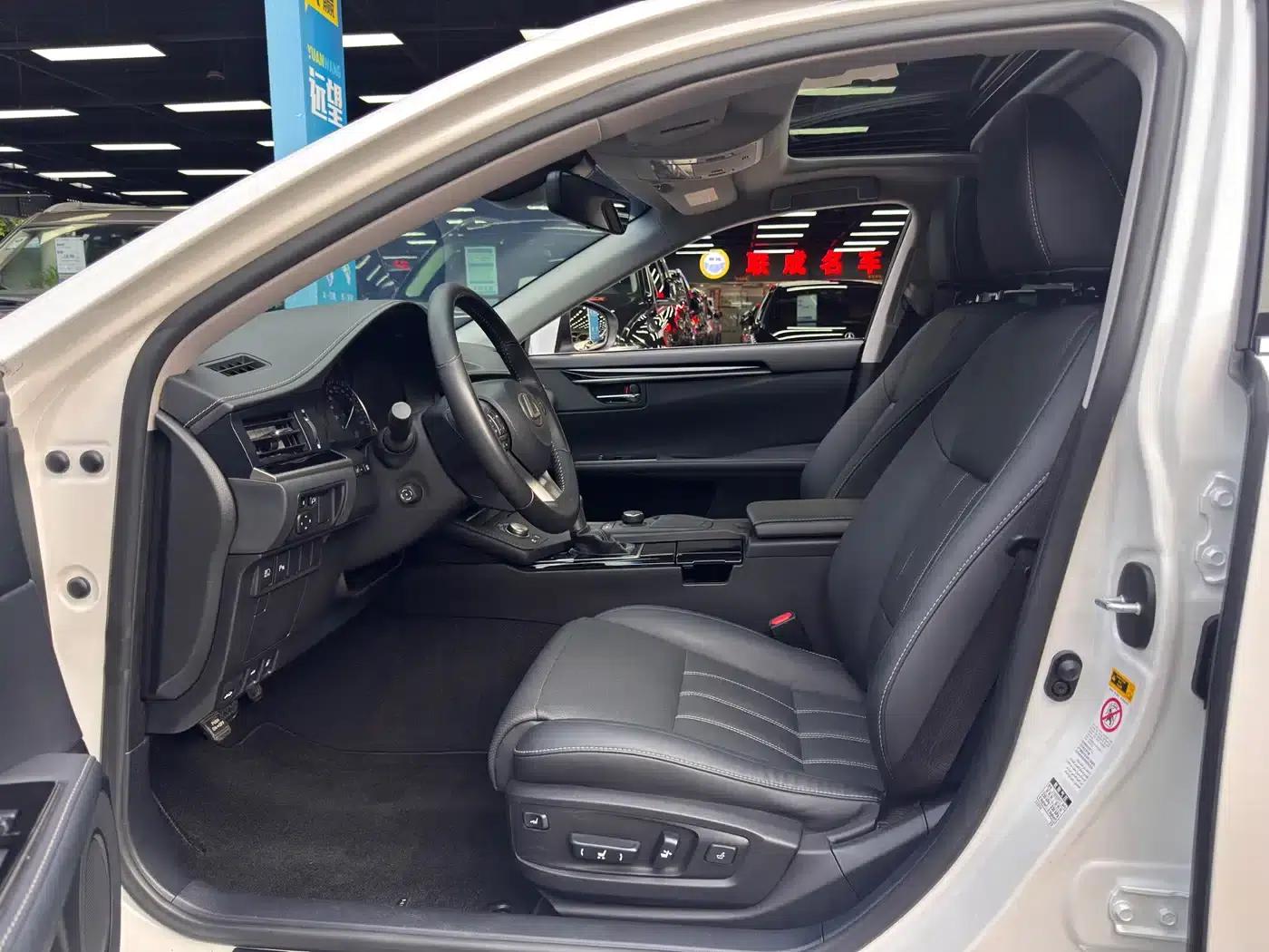 Lexus ES 2015 300h Comfort Edition — миниатюра 12