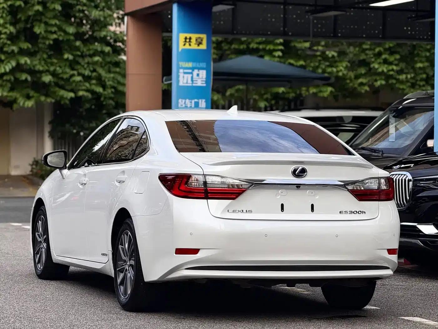 Lexus ES 2015 300h Comfort Edition — миниатюра 3