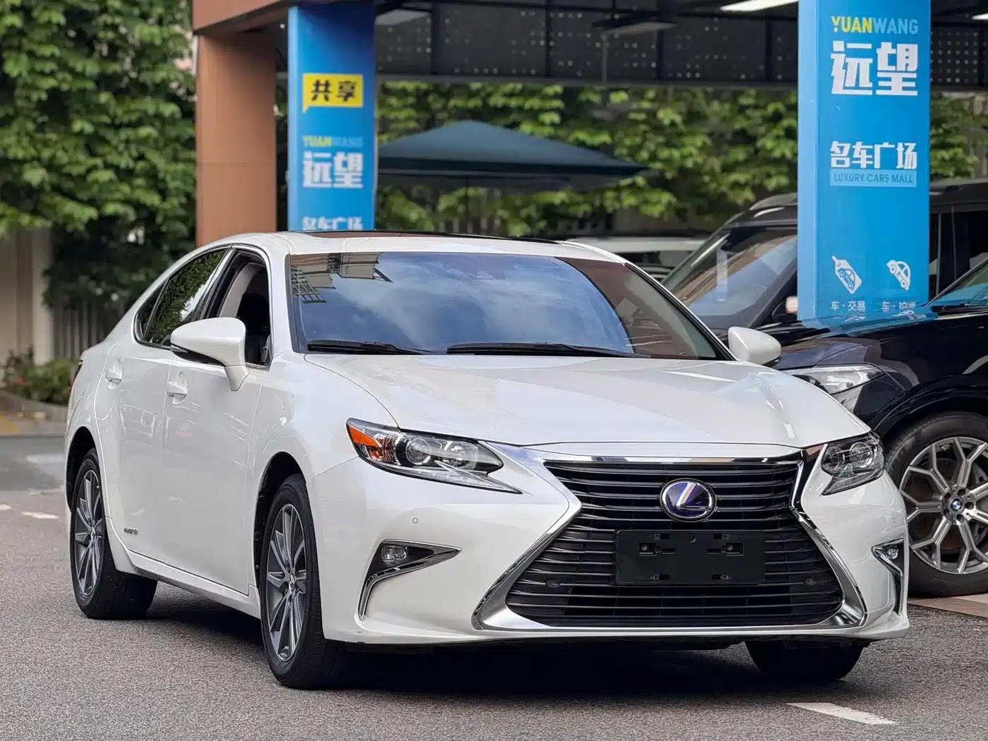 Lexus ES 2015 300h Comfort Edition — миниатюра 4