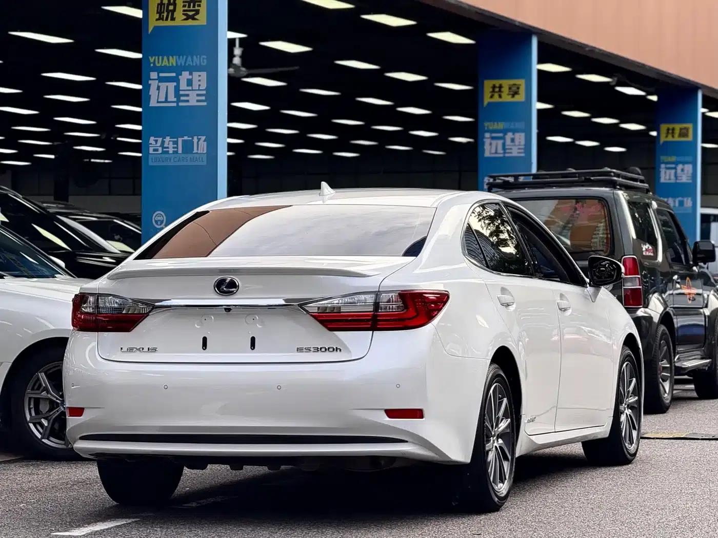 Lexus ES 2015 300h Comfort Edition — миниатюра 5