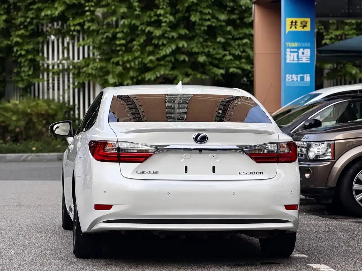 Lexus ES 2015 300h Comfort Edition — миниатюра 6
