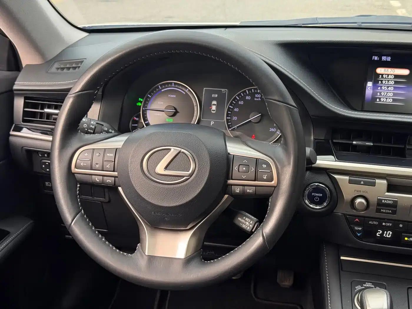 Lexus ES 2015 300h Comfort Edition — миниатюра 8