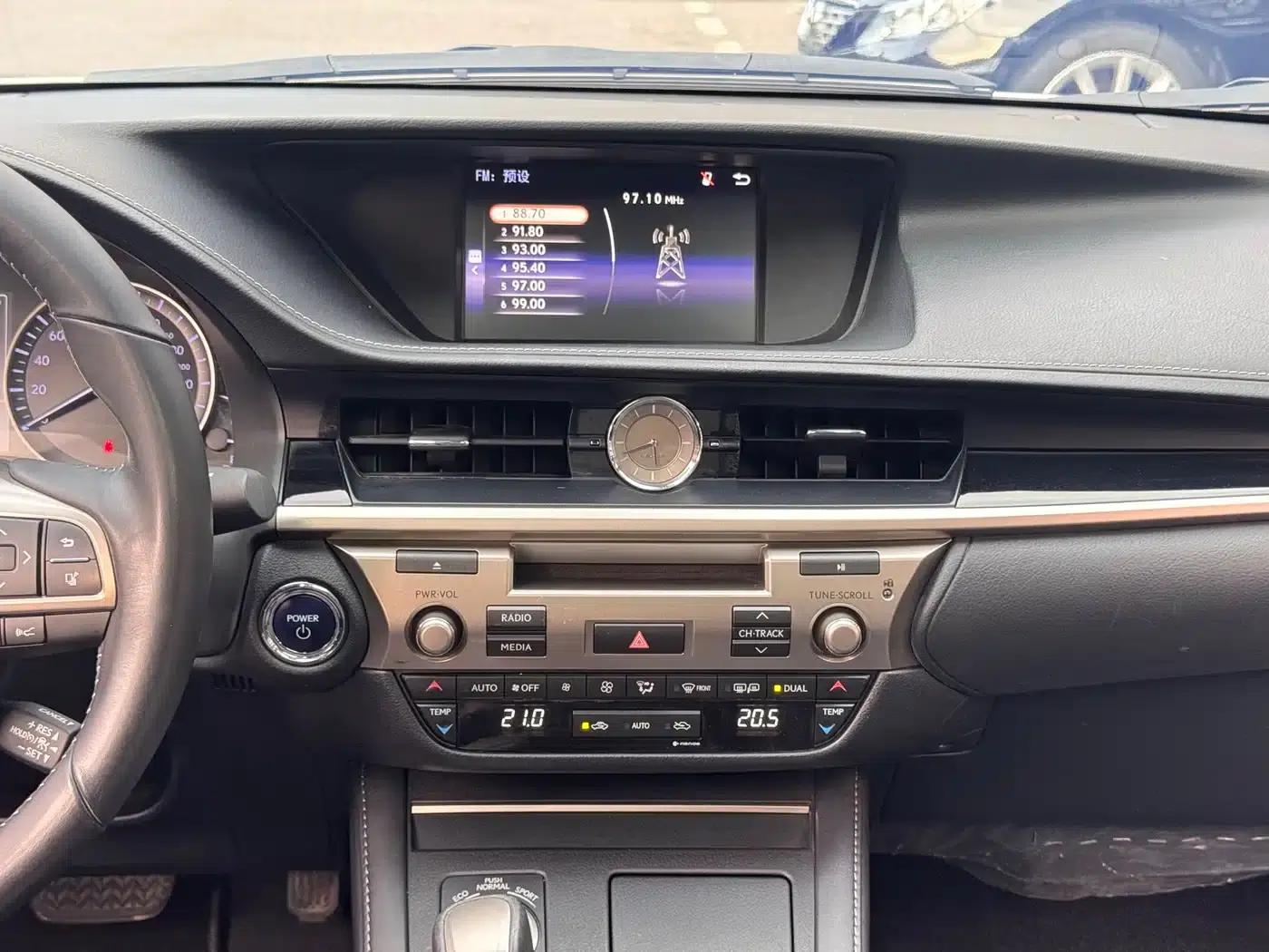 Lexus ES 2015 300h Comfort Edition — миниатюра 10