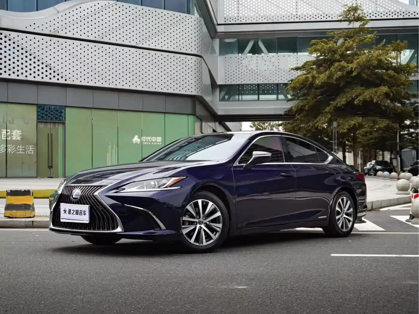 Lexus ES 2020 300h Premium Edition — миниатюра 1