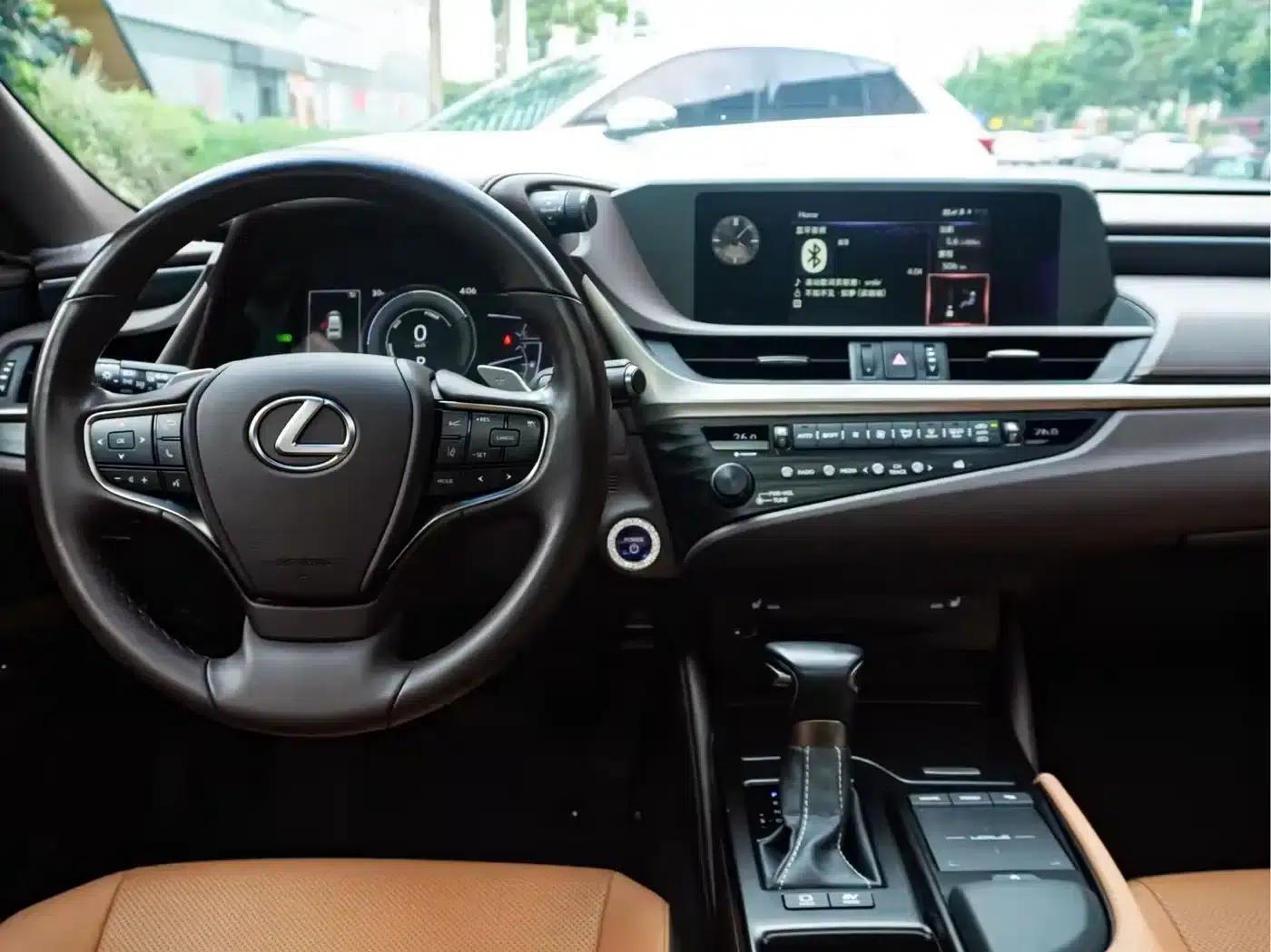 Lexus ES 2020 300h Premium Edition — миниатюра 17