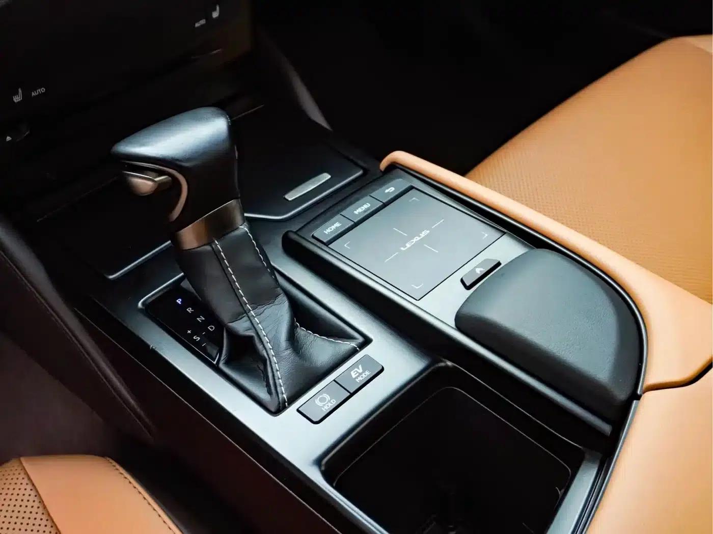 Lexus ES 2020 300h Premium Edition — миниатюра 23
