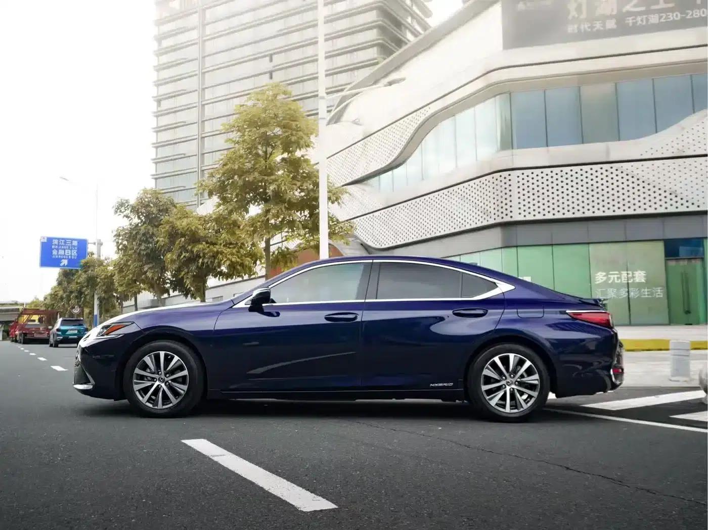 Lexus ES 2020 300h Premium Edition — миниатюра 5
