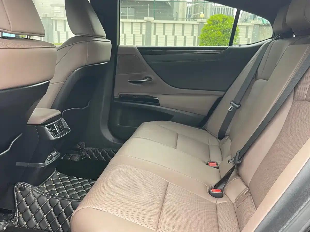 Lexus ES 2022 300h Premium Edition — миниатюра 6