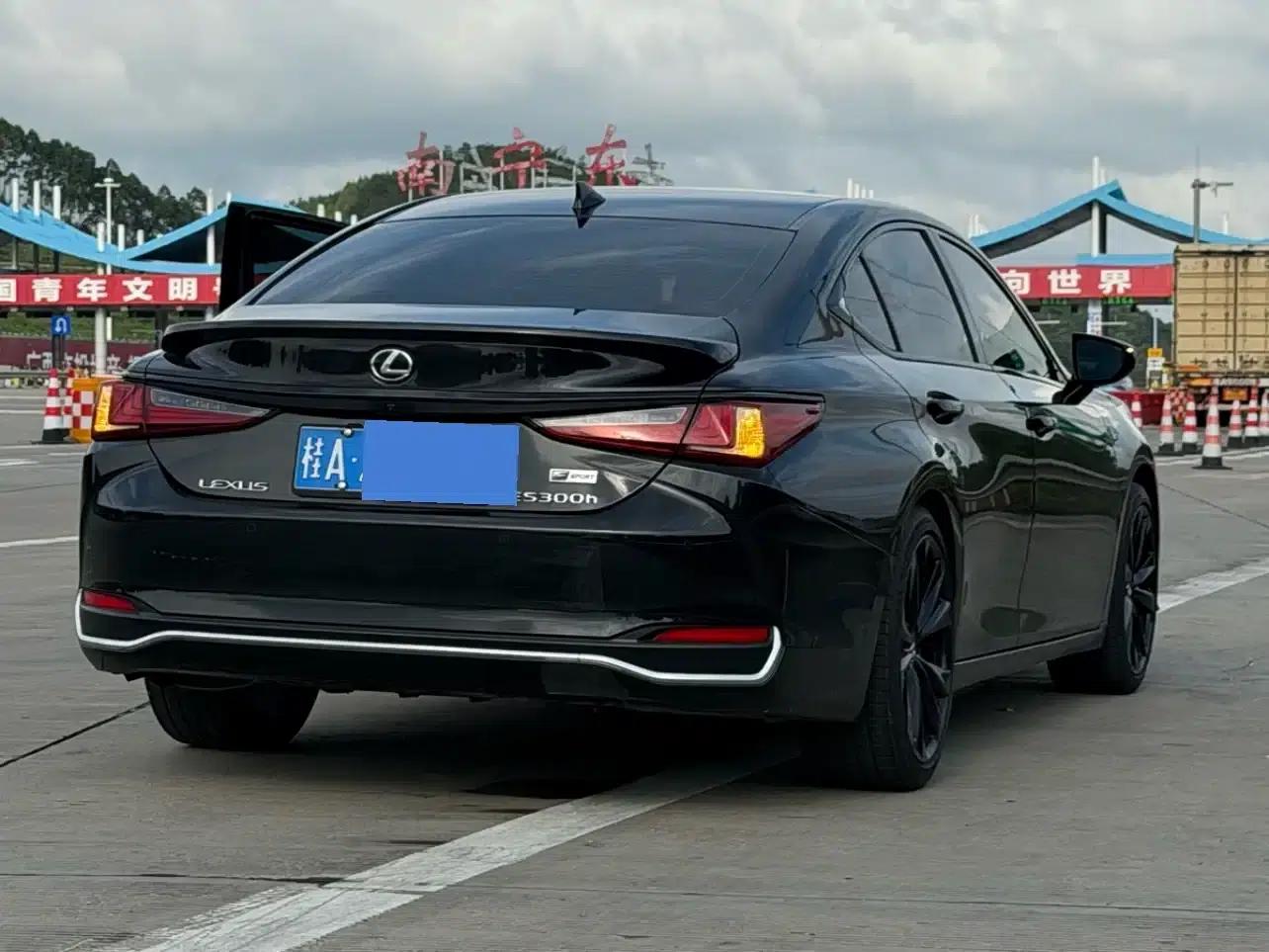 Lexus ES 2022 300h Premium Edition — миниатюра 8