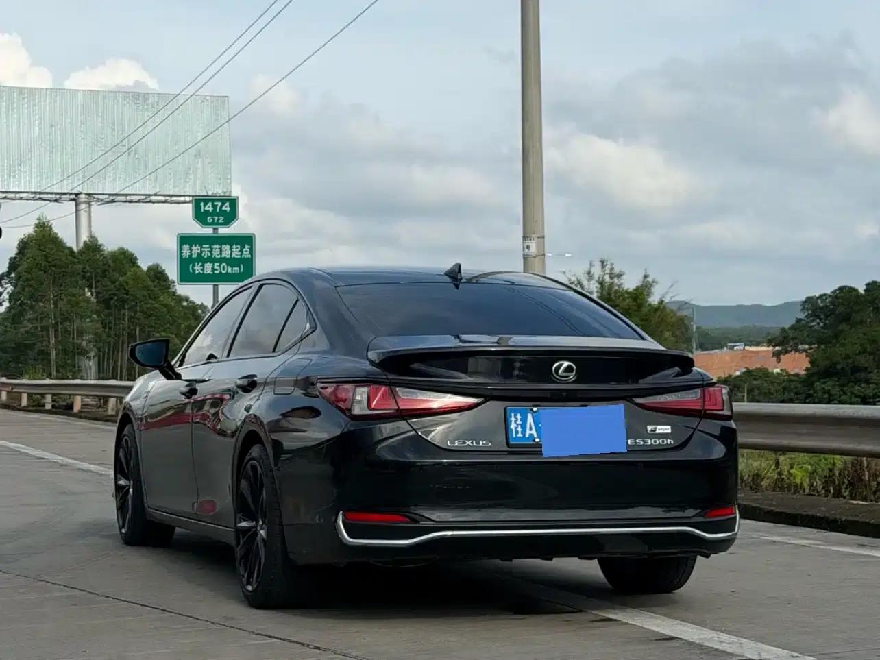 Lexus ES 2022 300h Premium Edition — миниатюра 9