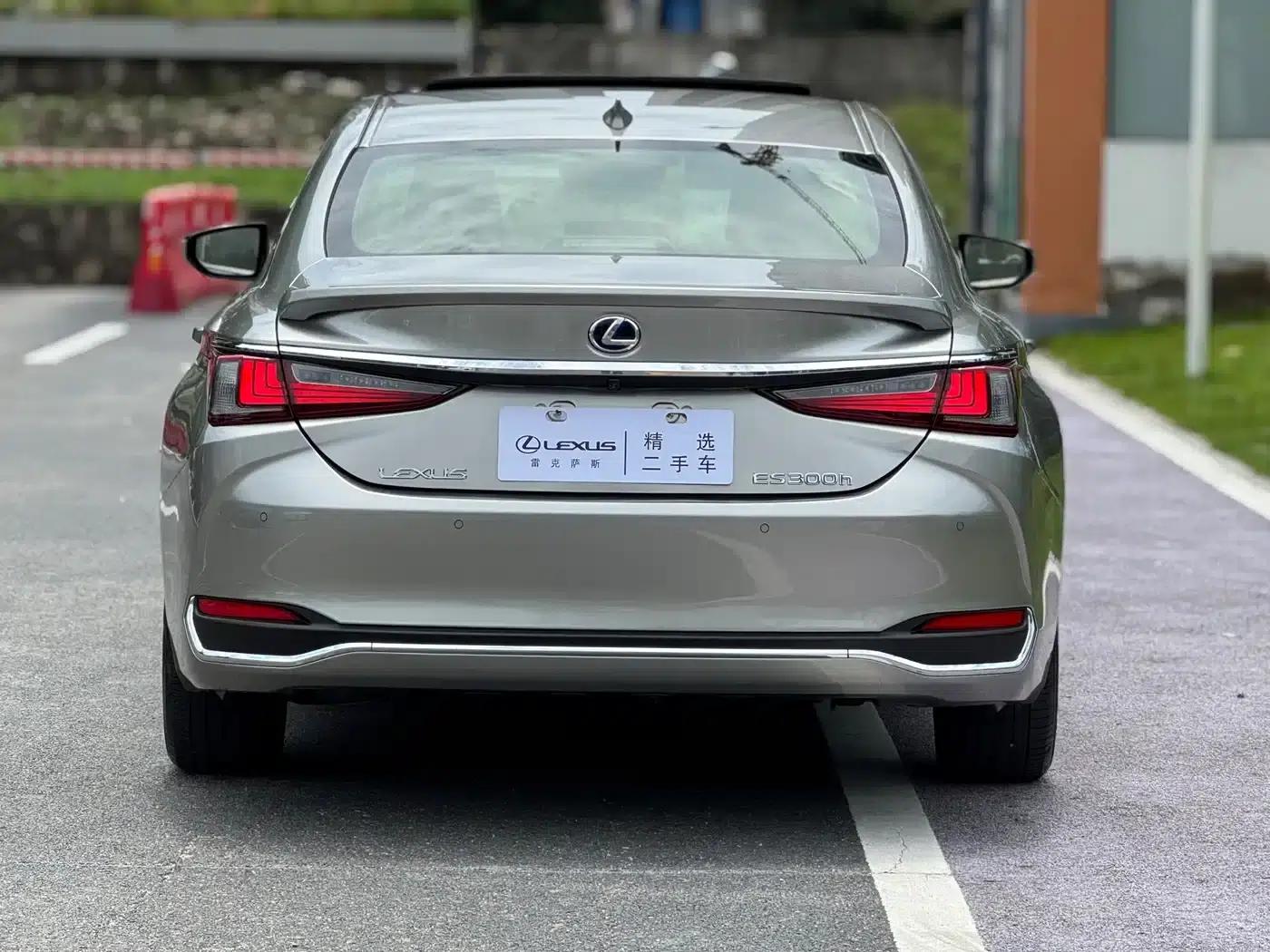 Lexus ES 2021 300h Premium Edition — миниатюра 16
