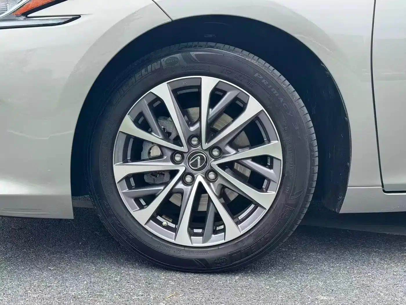 Lexus ES 2021 300h Premium Edition — миниатюра 18