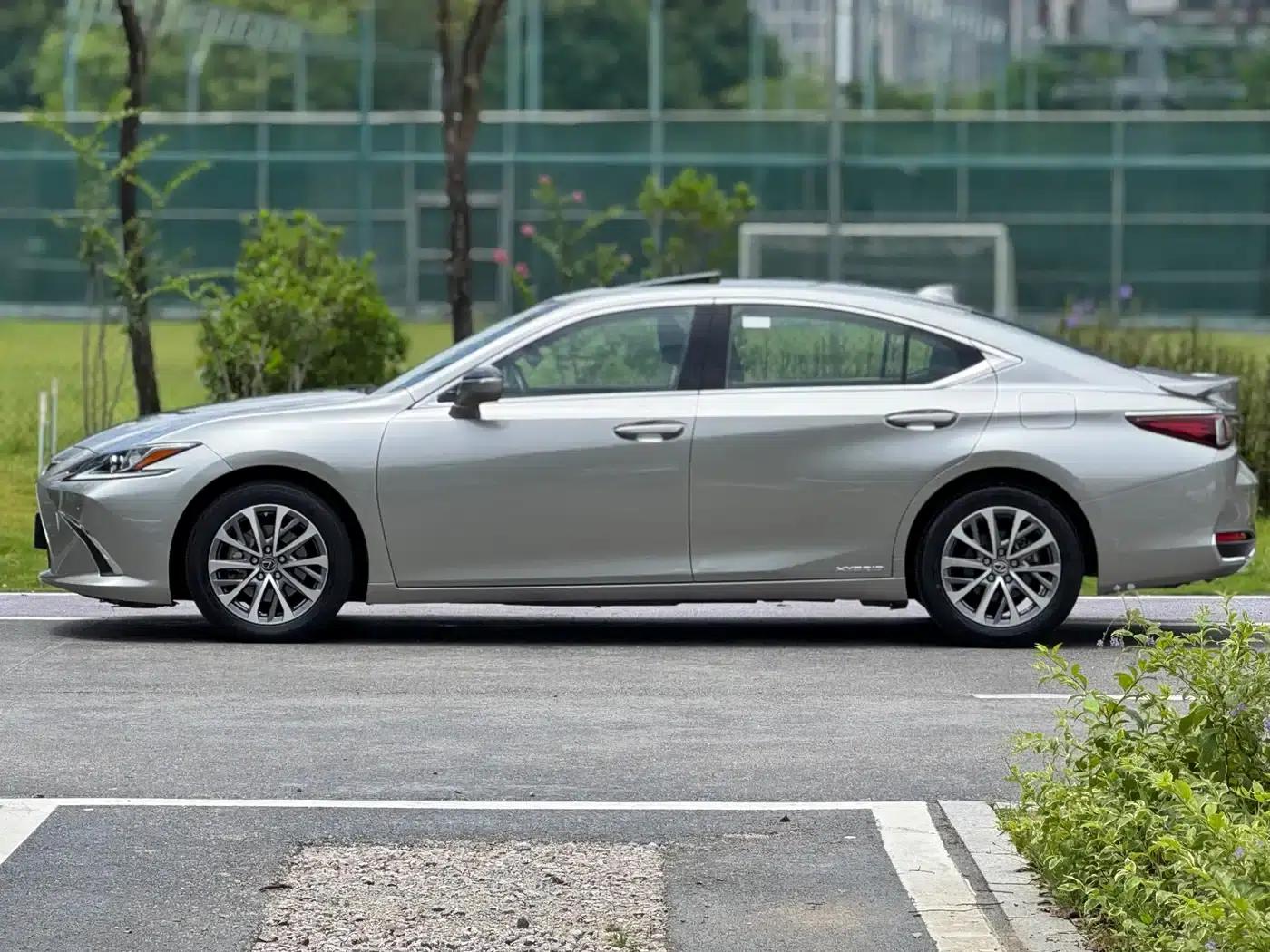 Lexus ES 2021 300h Premium Edition — миниатюра 3