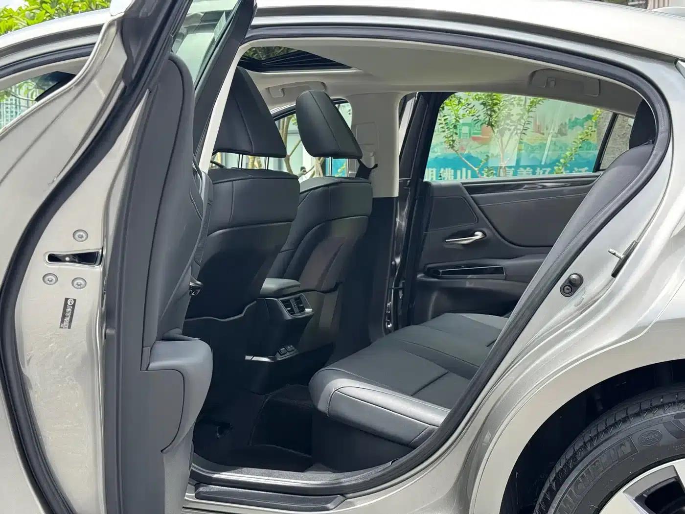 Lexus ES 2021 300h Premium Edition — миниатюра 8