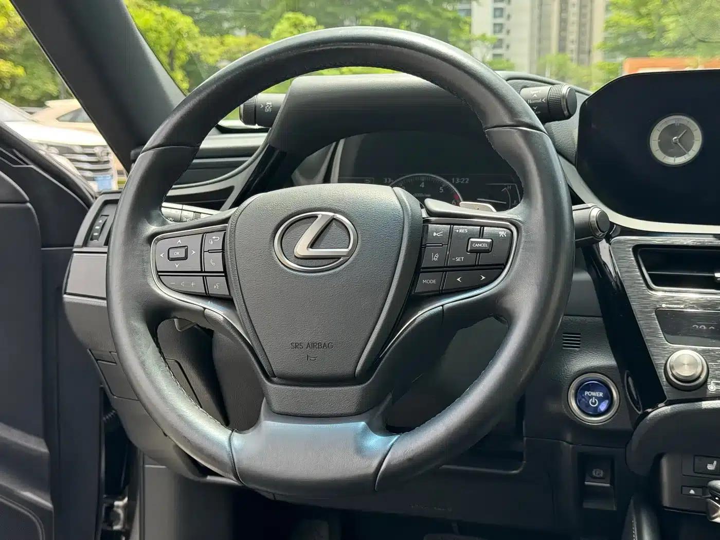Lexus ES 2021 300h Premium Edition — миниатюра 9
