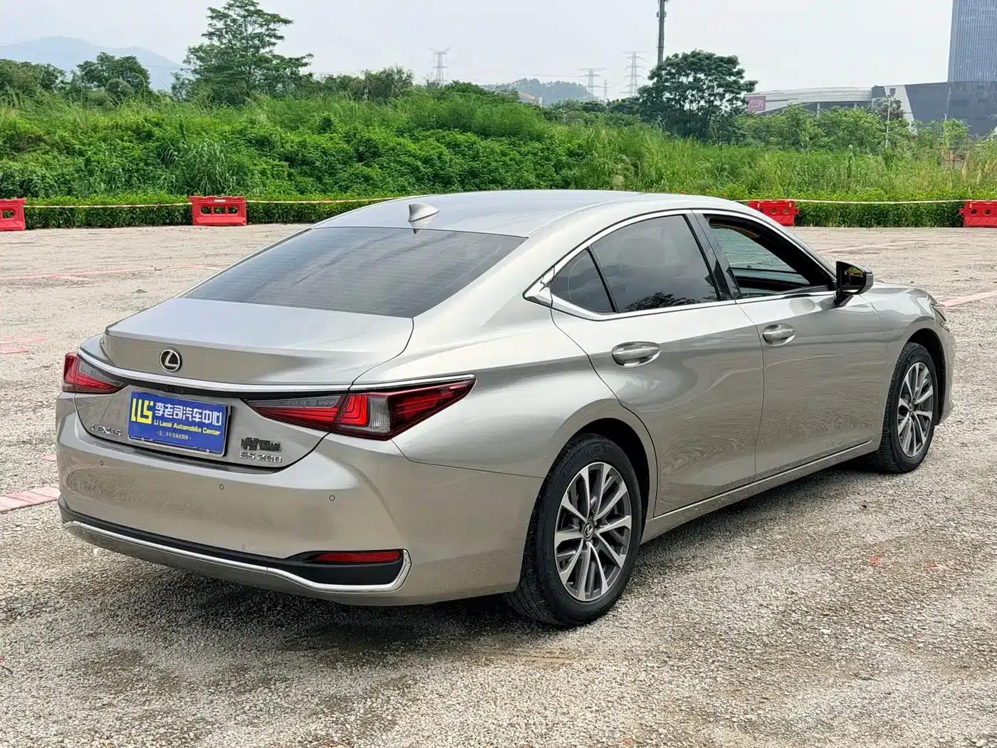 Lexus ES 2022 200 Premium Edition — миниатюра 3