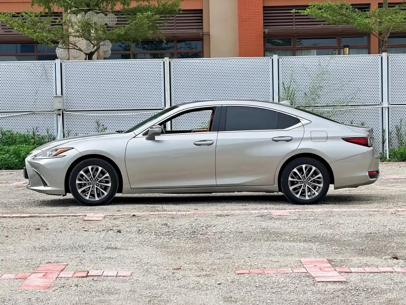 Lexus ES 2022 200 Premium Edition — миниатюра 4