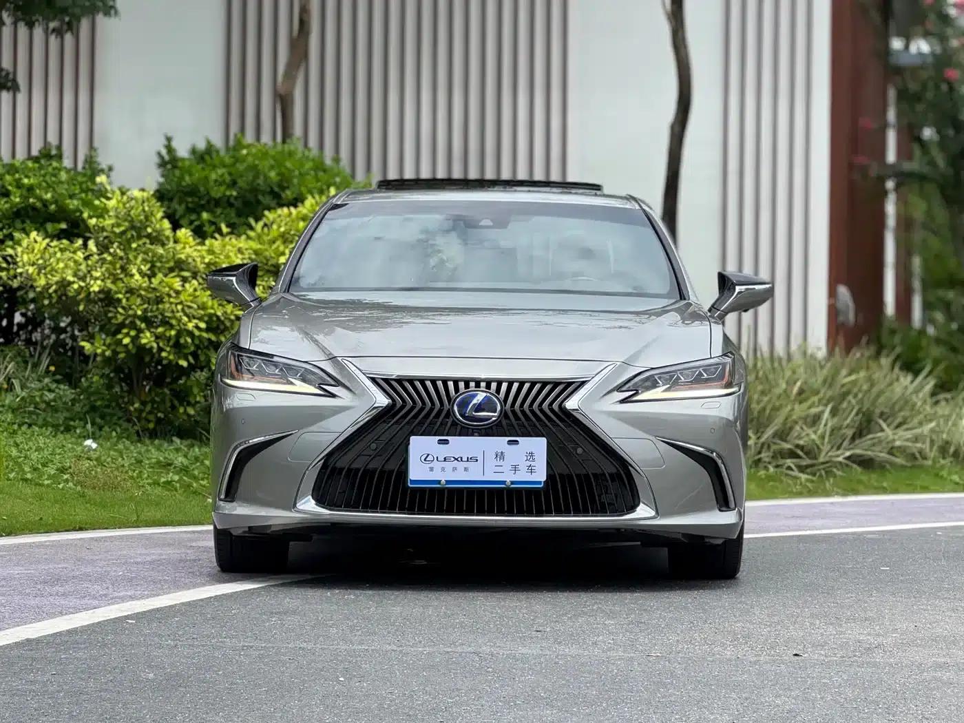 Lexus ES 2020 300h Premium Edition — миниатюра 2