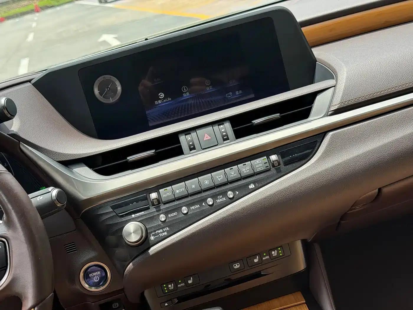 Lexus ES 2020 300h Premium Edition — миниатюра 11
