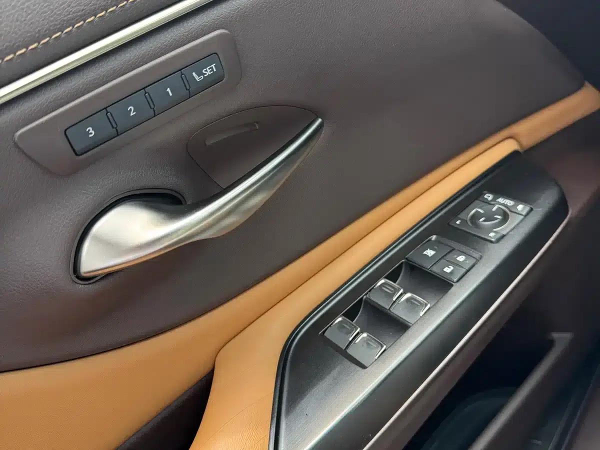 Lexus ES 2020 300h Premium Edition — миниатюра 12