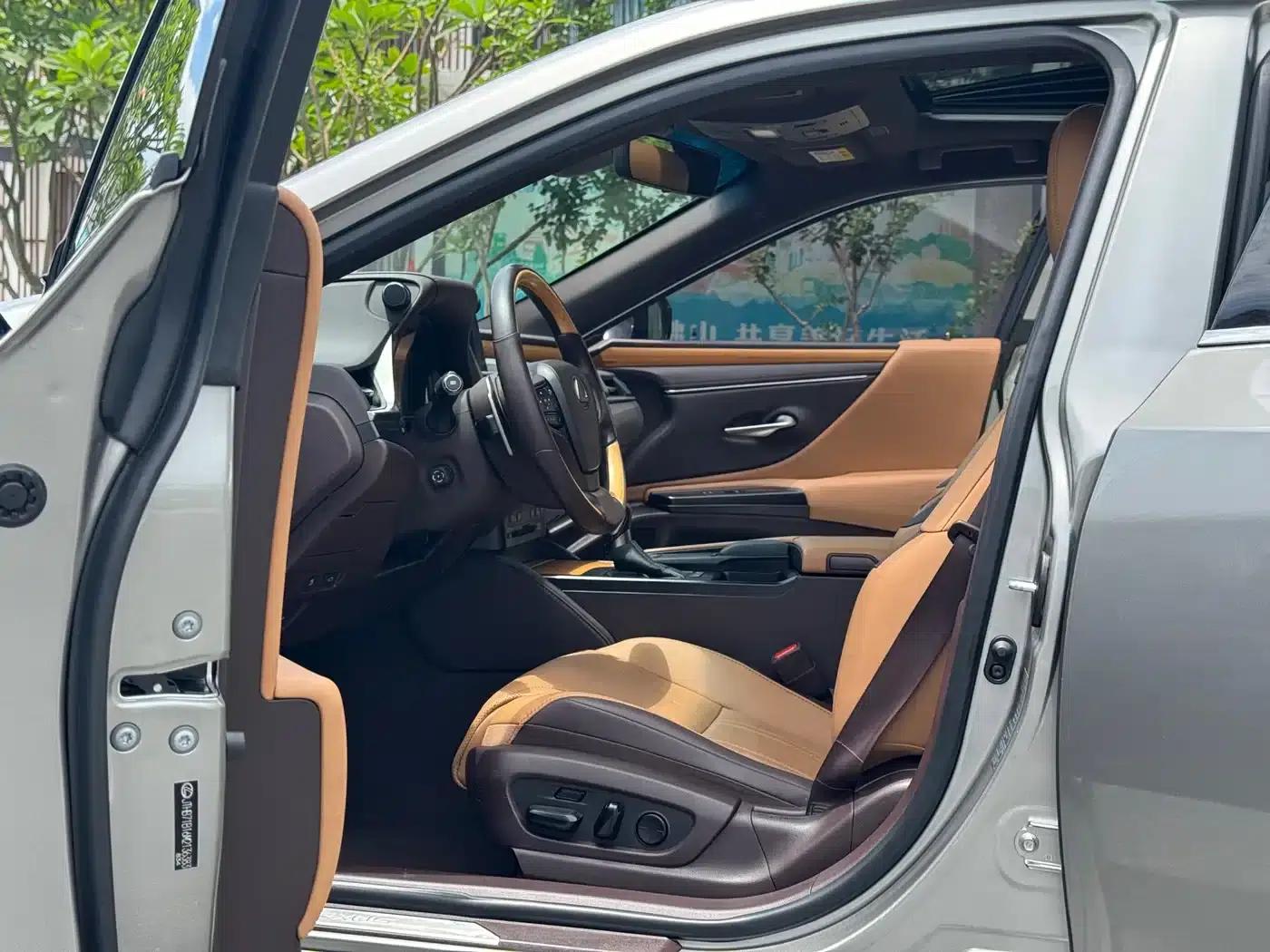 Lexus ES 2020 300h Premium Edition — миниатюра 5
