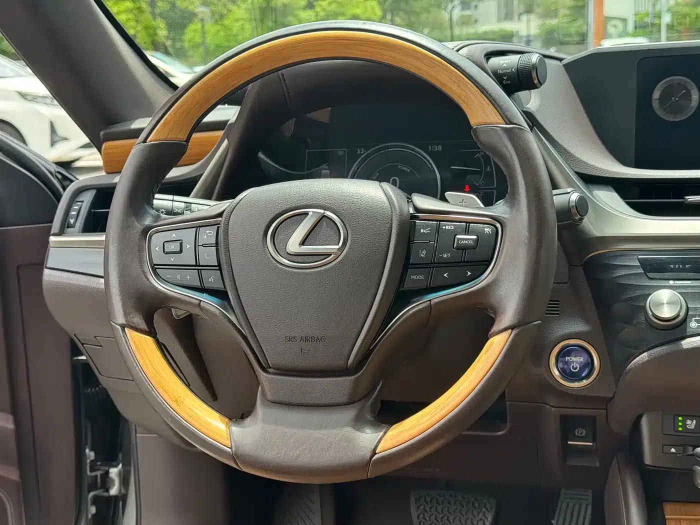 Lexus ES 2020 300h Premium Edition — миниатюра 9