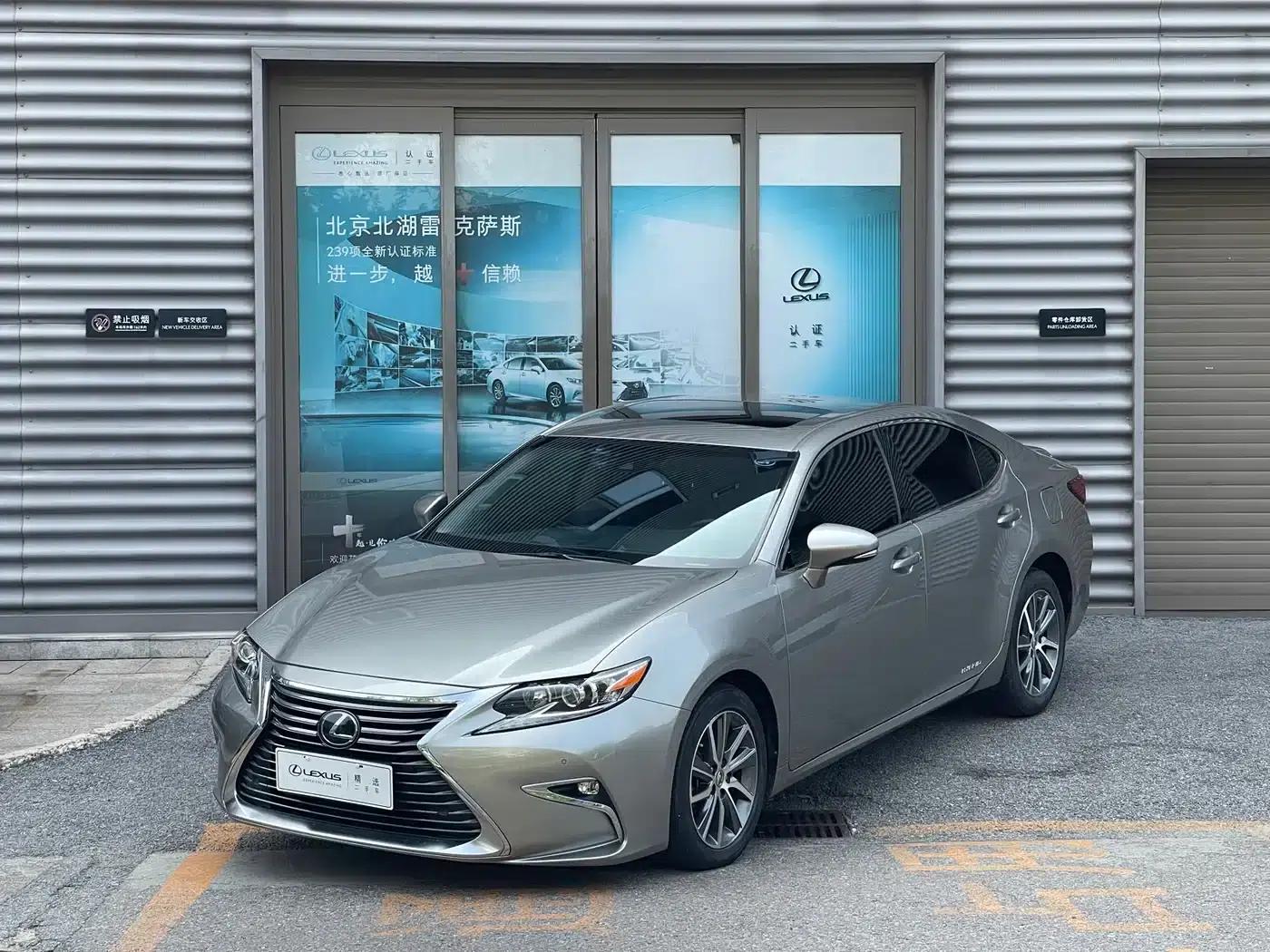 Lexus ES 2015 300h Comfort Edition — миниатюра 1