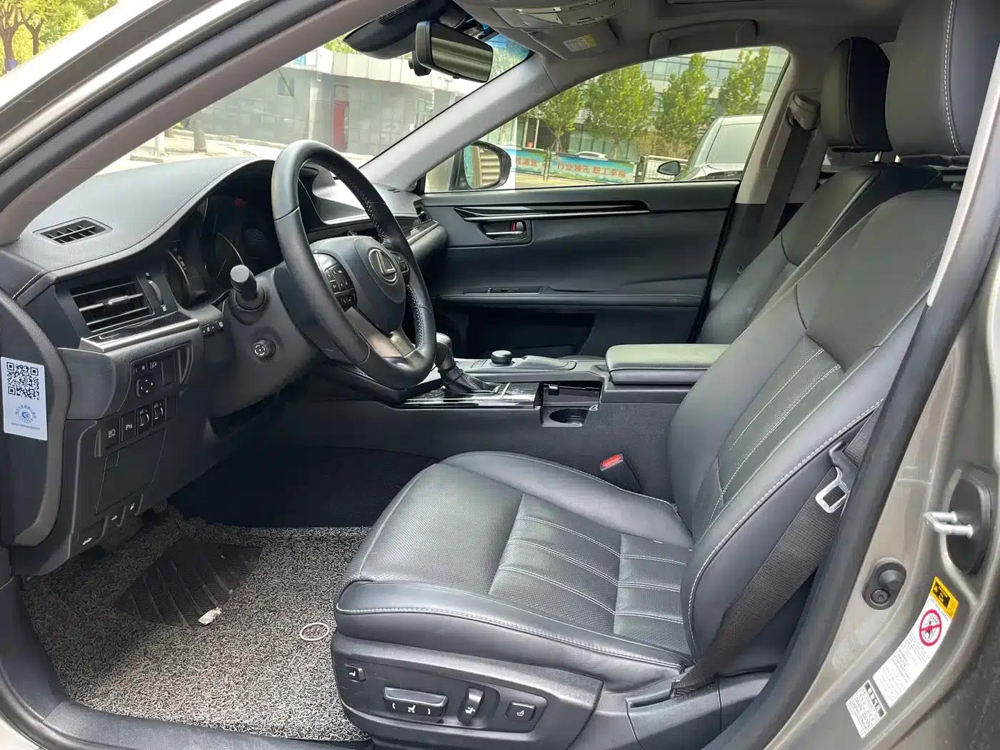 Lexus ES 2015 300h Comfort Edition — миниатюра 3